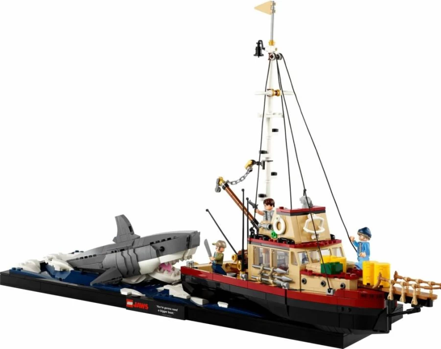 LEGO Ideas Jaws Movie Diorama Set 21350 - Orca Boat, Shark Toy & Minifigures (Brody, Hooper, Quint) - Adult Collector's Memorabilia Gift